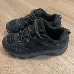 Merrell Women's Moab 3 Low Hiking Walking Shoes Black. Used.